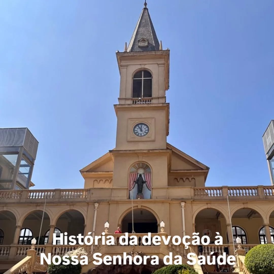 Encenação da história da devoção a Nossa Senhora da Saúde apresentada por um grupo de paroquianos.